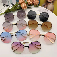 RUOBO moda kobiety gradientowe okulary przeciwsłoneczne bez obramowania Unisex Ocean Water Cut obiektyw metalowe zakrzywione świątynie okulary UV400 okulary 3